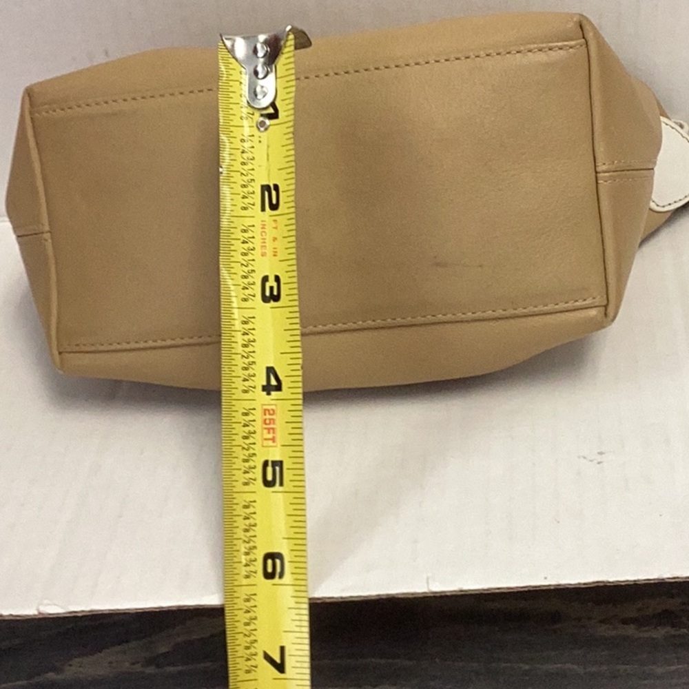 Coach Beige and Cream Leather Shoulder Bag - Picture 15 of 16
